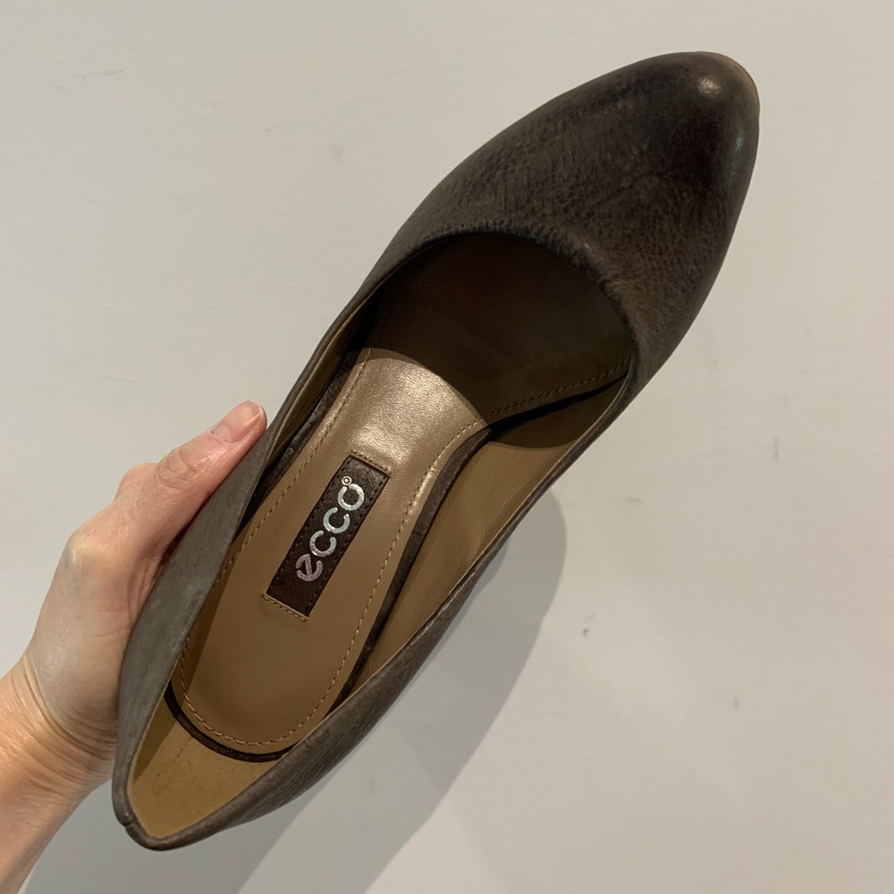 ECCO Grey Distressed Leather Round Toe Pumps - Block Heel - Size 5 - Picture 2 of 7